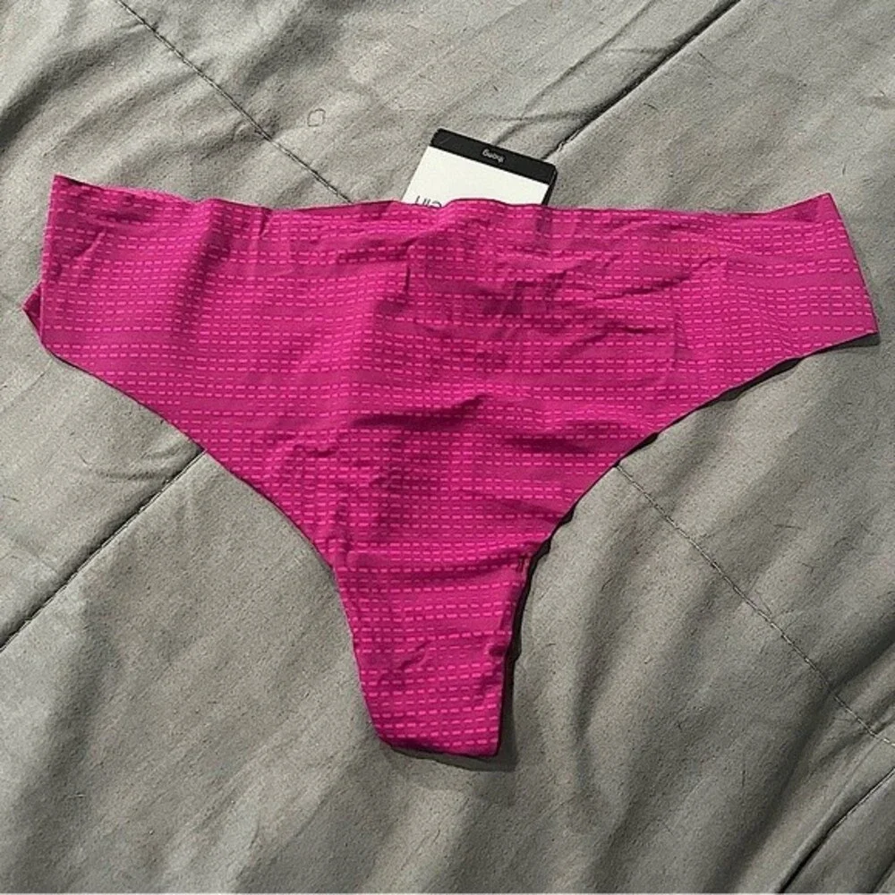 NWT Calvin Klein Pint Geometric Print Seamless Thong Panty Size Medium